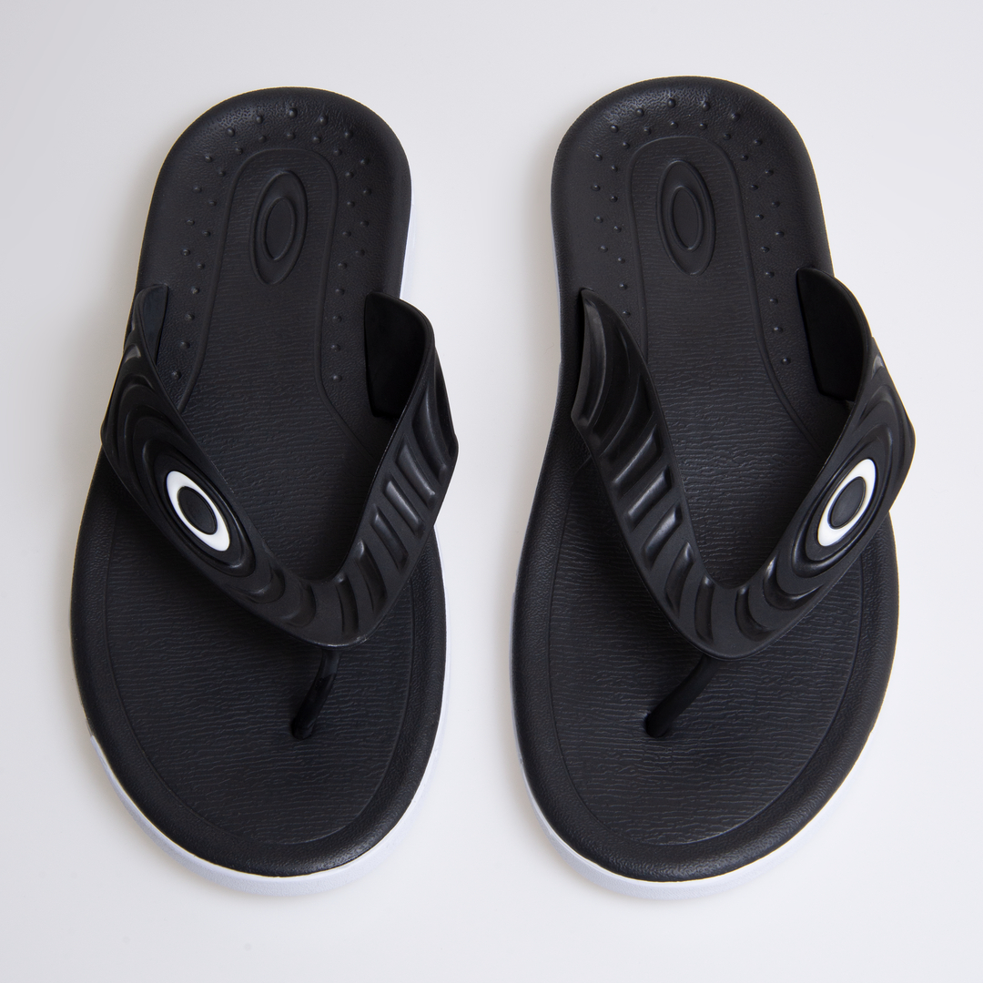 Chinelo Crowd