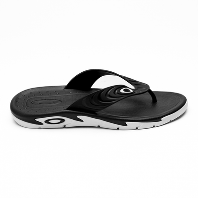 Chinelo Crowd