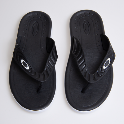 Chinelo Crowd